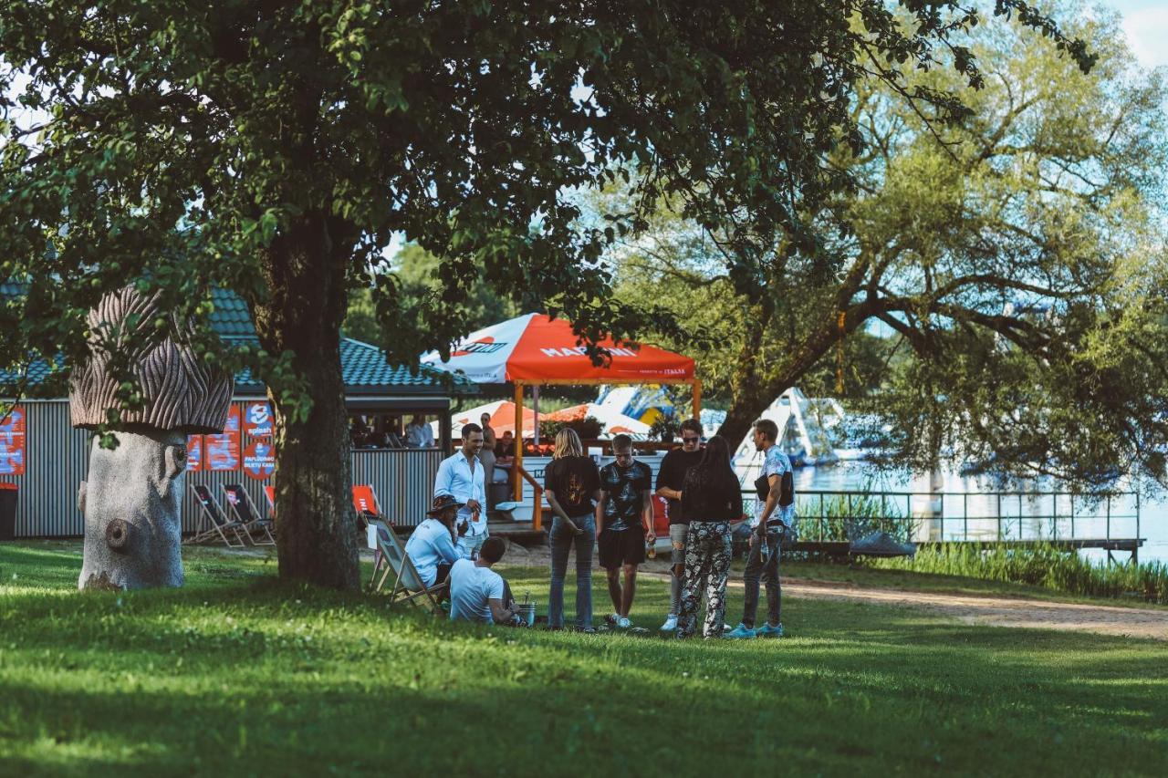 Namelis Ant Vilnojos Ezero Kranto Pension Suderwa Buitenkant foto